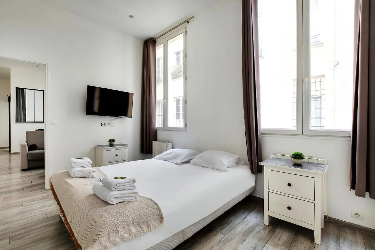 Modern - 2br-6p - Arts Et Metiers